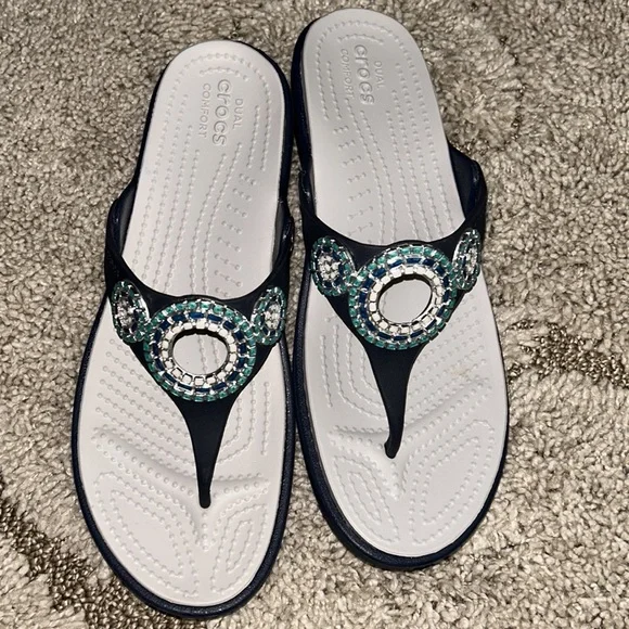 Crocs - Picture 2 of 11